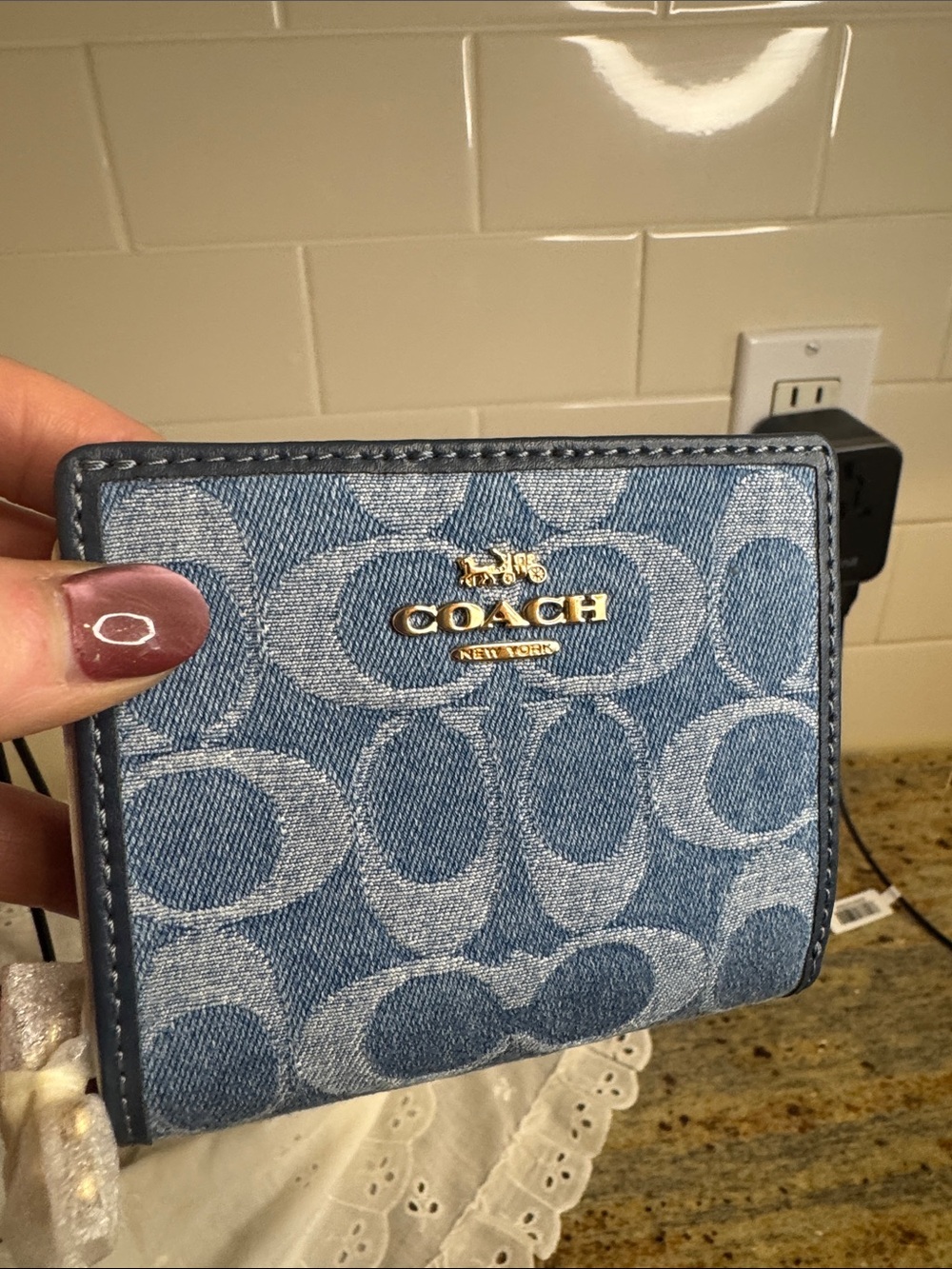 COACH Denim Signature Bifold Wallet - Light Blue with Navy Trim ! - Picture 12 of 12